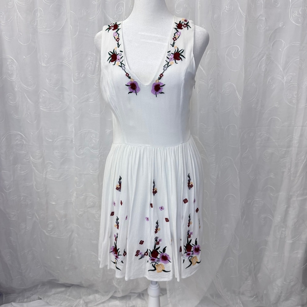 Boho Cottagecore Embroidered Altar'd State Mini Dress Sleeveless V-Neck Medium